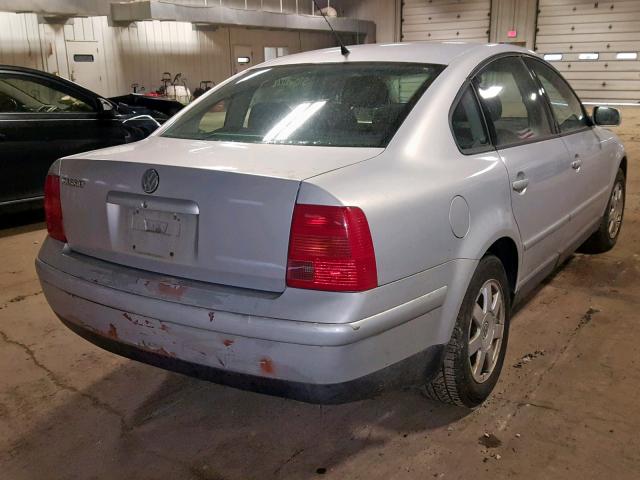 WVWMA63B8XE496483 - 1999 VOLKSWAGEN PASSAT GLS SILVER photo 4