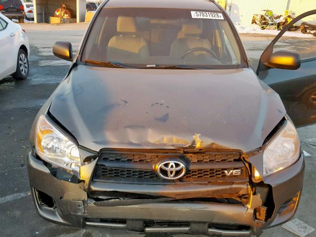 2T3BK4DV7CW071454 - 2012 TOYOTA RAV4 GRAY photo 7