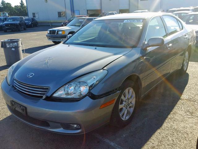 JTHBF30G020055667 - 2002 LEXUS ES 300 GREEN photo 2