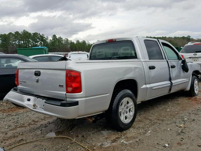 1D7HE48N75S273031 - 2005 DODGE DAKOTA QUA SILVER photo 4