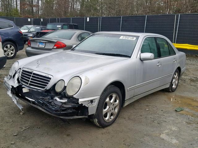 WDBJF65J42B418591 - 2002 MERCEDES-BENZ E 320 SILVER photo 2