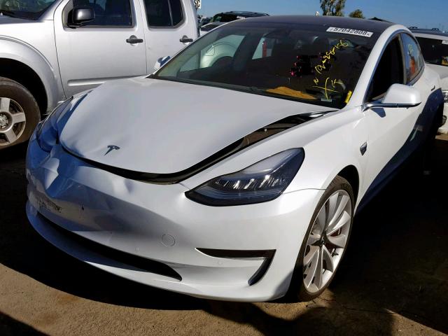 5YJ3E1EB0JF084189 - 2018 TESLA MODEL 3 WHITE photo 2