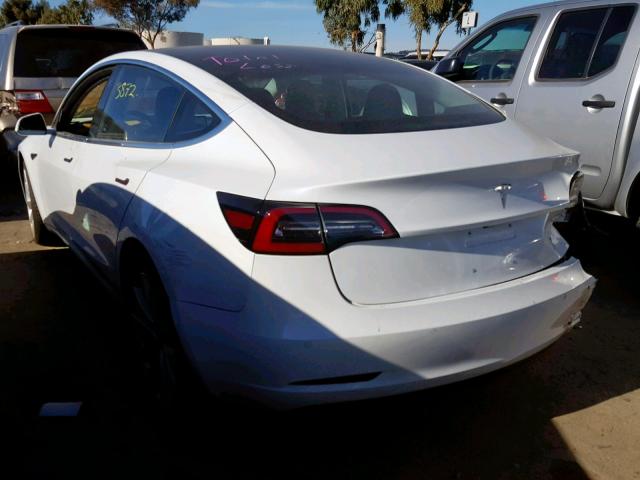 5YJ3E1EB0JF084189 - 2018 TESLA MODEL 3 WHITE photo 3