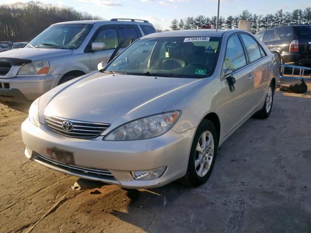 4T1BE30K95U572323 - 2005 TOYOTA CAMRY LE SILVER photo 2