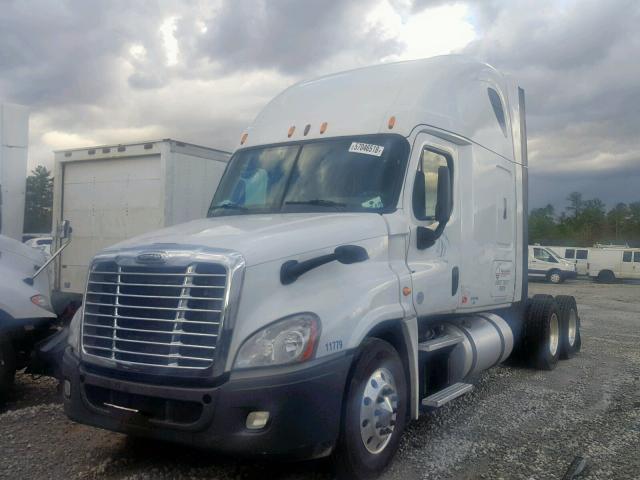 3AKJGLD60FSGB1780 - 2015 FREIGHTLINER CASCADIA 1 WHITE photo 2