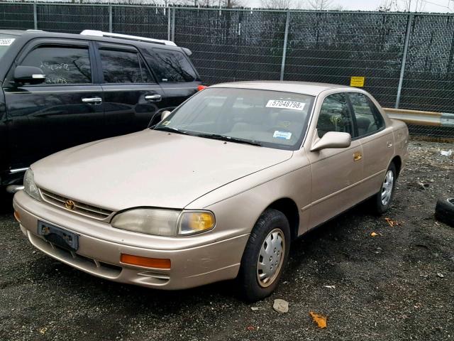 4T1BG12KXTU791753 - 1996 TOYOTA CAMRY DX TAN photo 2