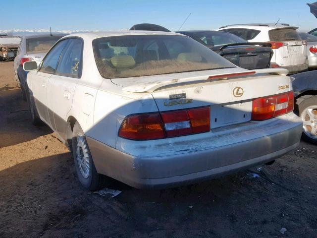 JT8BF28G2W5042443 - 1998 LEXUS ES 300 WHITE photo 3