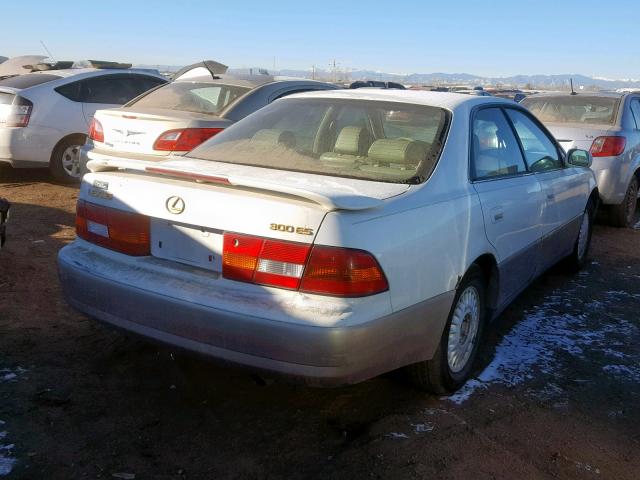 JT8BF28G2W5042443 - 1998 LEXUS ES 300 WHITE photo 4