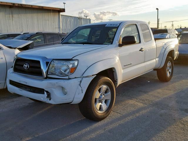 5TETU62N85Z088817 - 2005 TOYOTA TACOMA PRE WHITE photo 2