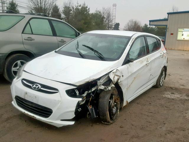 KMHCT5AE9FU233187 - 2015 HYUNDAI ACCENT GS WHITE photo 2