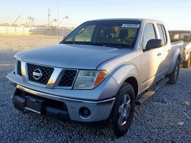 1N6AD09U07C404436 - 2007 NISSAN FRONTIER C SILVER photo 2