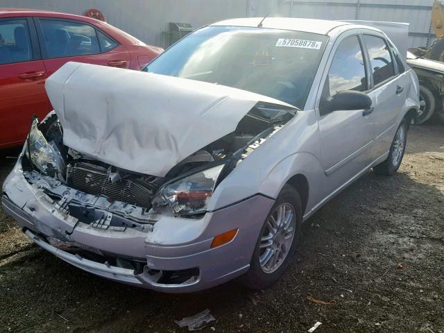 1FAFP34N77W330583 - 2007 FORD FOCUS ZX4 SILVER photo 2