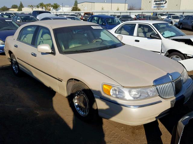 1LNHM83W11Y610381 - 2001 LINCOLN TOWN CAR C BEIGE photo 1