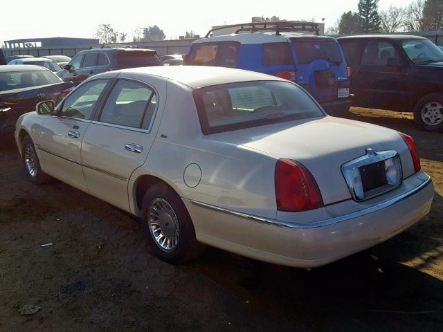 1LNHM83W11Y610381 - 2001 LINCOLN TOWN CAR C BEIGE photo 3