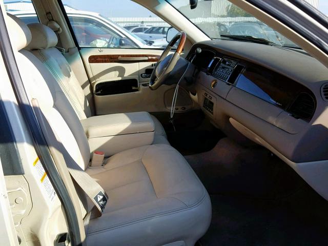 1LNHM83W11Y610381 - 2001 LINCOLN TOWN CAR C BEIGE photo 5