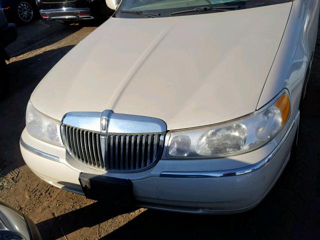 1LNHM83W11Y610381 - 2001 LINCOLN TOWN CAR C BEIGE photo 9