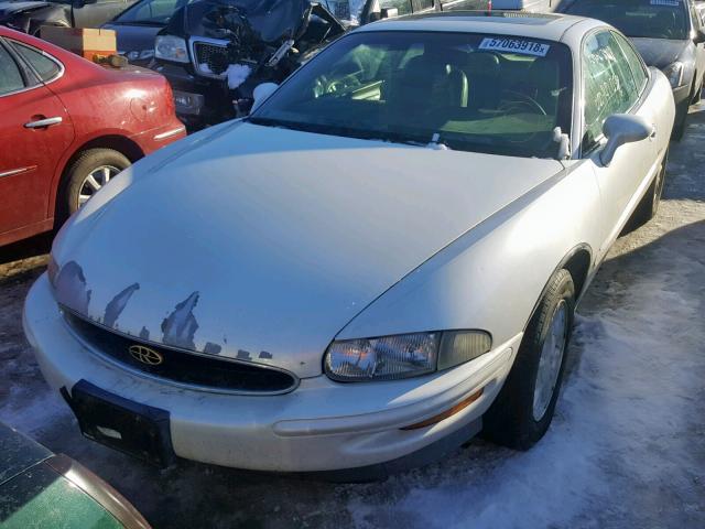 1G4GD221XT4707717 - 1996 BUICK RIVIERA WHITE photo 2