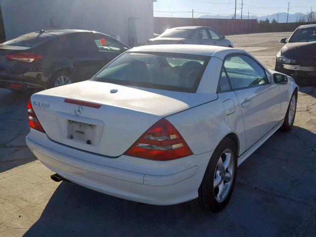 WDBKK65F22F246713 - 2002 MERCEDES-BENZ SLK 320 WHITE photo 4