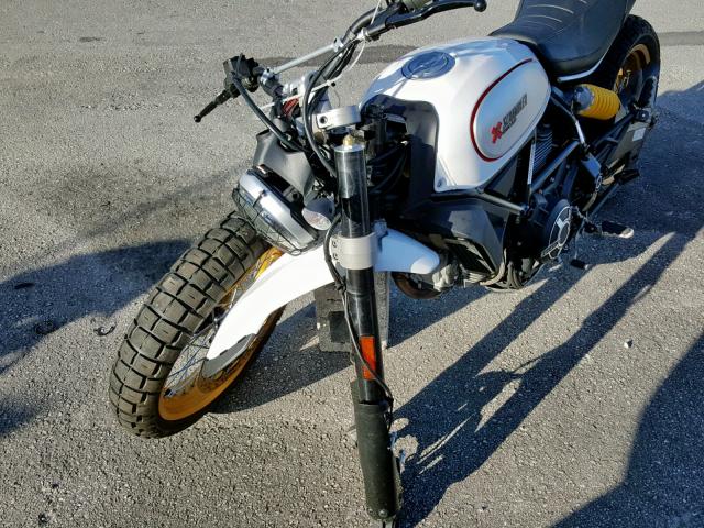 ML0KAFBM1JT000436 - 2018 DUCATI SCRAMBLER WHITE photo 9