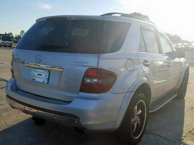 4JGBB86E27A211561 - 2007 MERCEDES-BENZ ML 350 SILVER photo 4