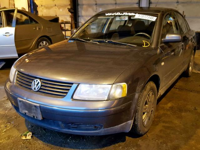 WVWMA23B7YP165702 - 2000 VOLKSWAGEN PASSAT GLS GRAY photo 2