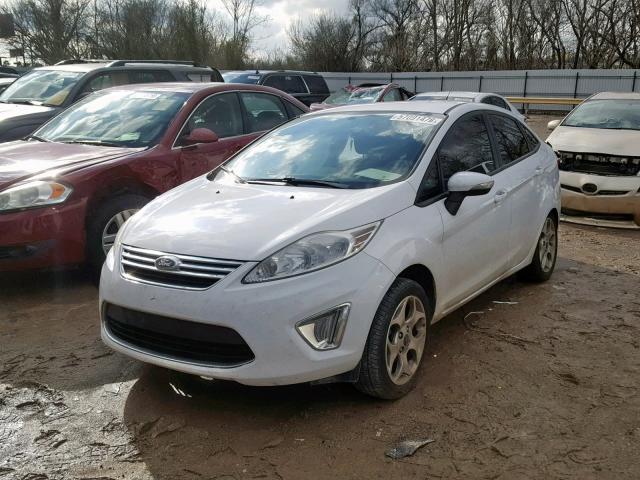 3FADP4CJ3CM106555 - 2012 FORD FIESTA SEL WHITE photo 2