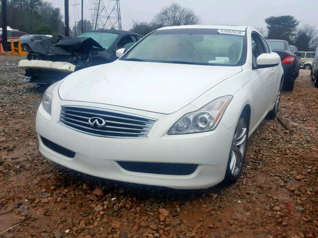 JNKCV64E19M606967 - 2009 INFINITI G37 BASE WHITE photo 2