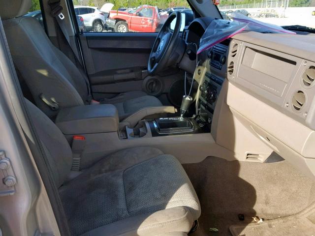 1J8HG48K27C663759 - 2007 JEEP COMMANDER GRAY photo 5