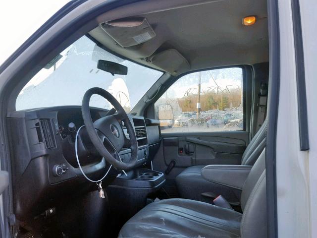 1GTZ7TBG2D1123720 - 2013 GMC SAVANA G35 WHITE photo 6