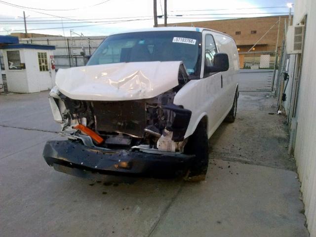 1GCSGAFX1E1163529 - 2014 CHEVROLET EXPRESS G1 WHITE photo 2