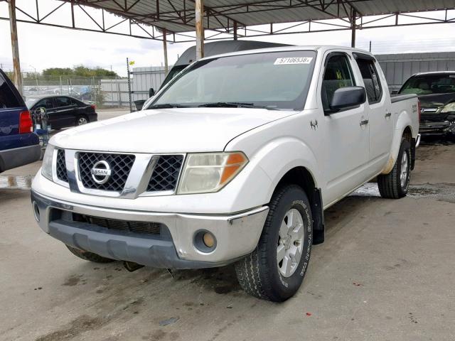 1N6AD07U08C441068 - 2008 NISSAN FRONTIER C WHITE photo 2