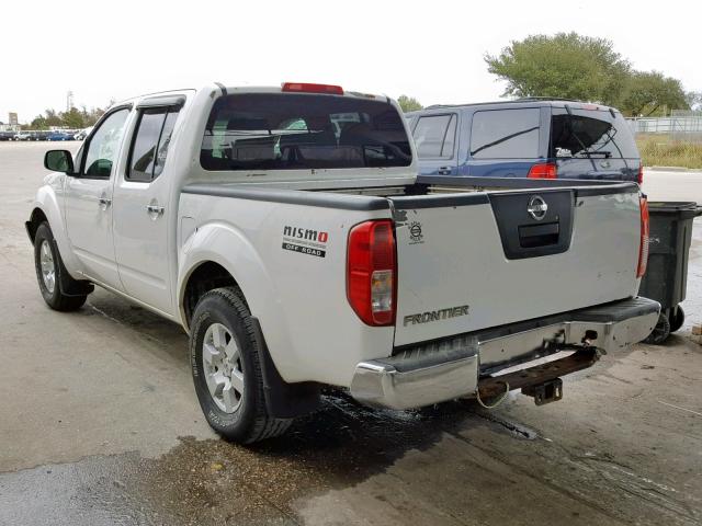 1N6AD07U08C441068 - 2008 NISSAN FRONTIER C WHITE photo 3