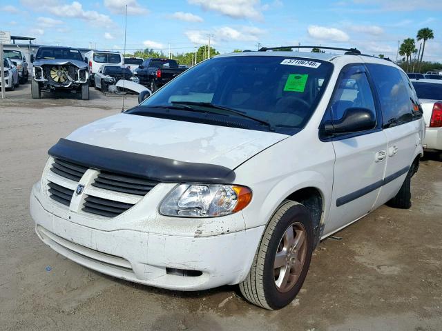 1D4GP45R45B132475 - 2005 DODGE CARAVAN SX WHITE photo 2