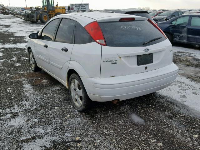 3FAFP37N95R133099 - 2005 FORD FOCUS ZX5 WHITE photo 3