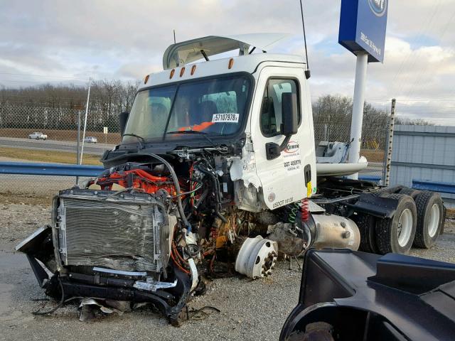 3AKJGEBG4GSHT3121 - 2016 FREIGHTLINER CASCADIA 1 WHITE photo 2