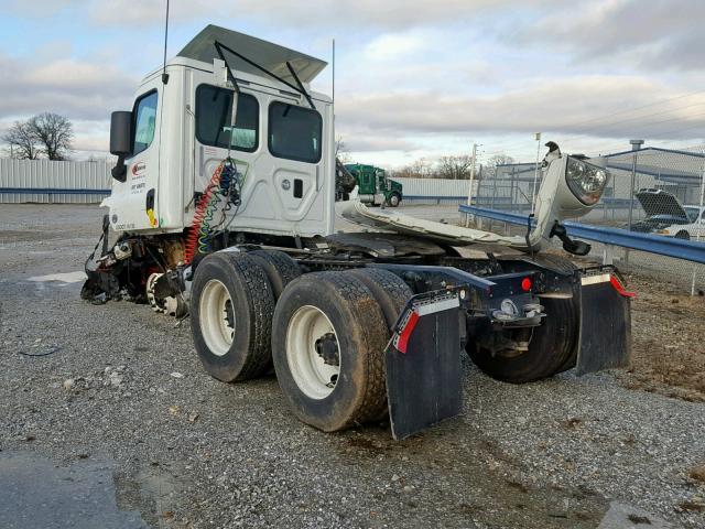 3AKJGEBG4GSHT3121 - 2016 FREIGHTLINER CASCADIA 1 WHITE photo 3