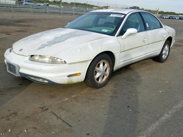 1G3GR62C4T4100260 - 1996 OLDSMOBILE AURORA WHITE photo 2