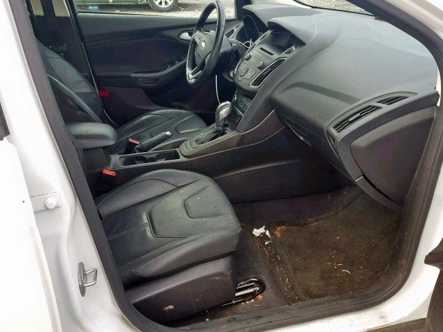 1FADP3F21FL268415 - 2015 FORD FOCUS SE WHITE photo 5