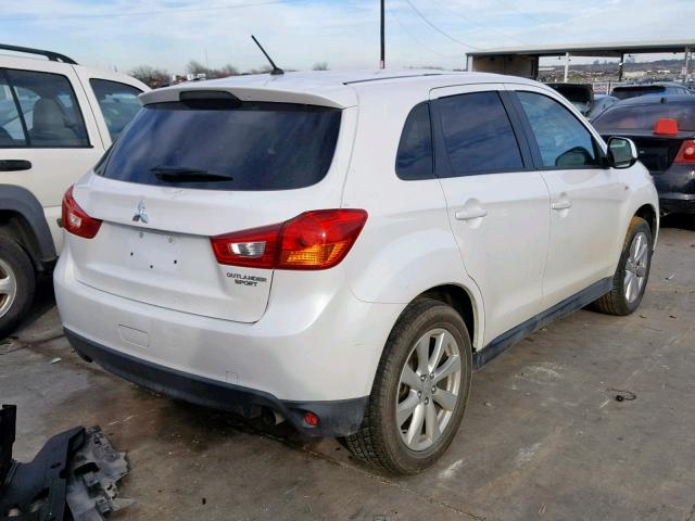 4A4AP3AU7FE051180 - 2015 MITSUBISHI OUTLANDER WHITE photo 4