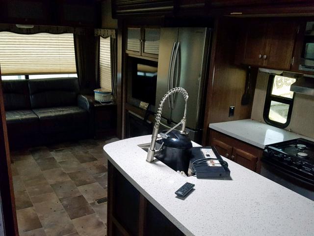 4YDF29828H1531416 - 2017 KEYSTONE SPRINTER TWO TONE photo 8