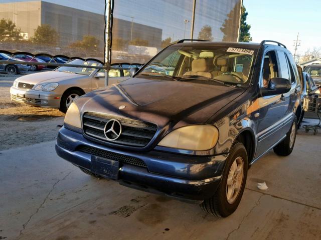 4JGAB54E0YA219074 - 2000 MERCEDES-BENZ ML 320 BLACK photo 2