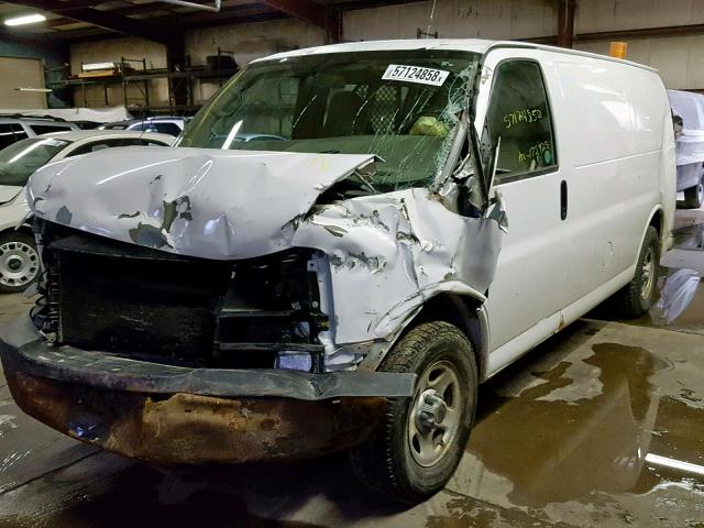 1GCFH15T361232090 - 2006 CHEVROLET EXPRESS G1 WHITE photo 2