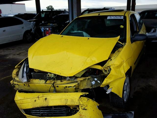 3FAFP313X1R132867 - 2001 FORD FOCUS ZX3 YELLOW photo 2