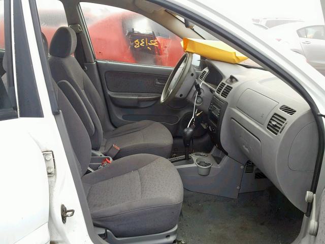 KNADC125246317902 - 2004 KIA RIO WHITE photo 5