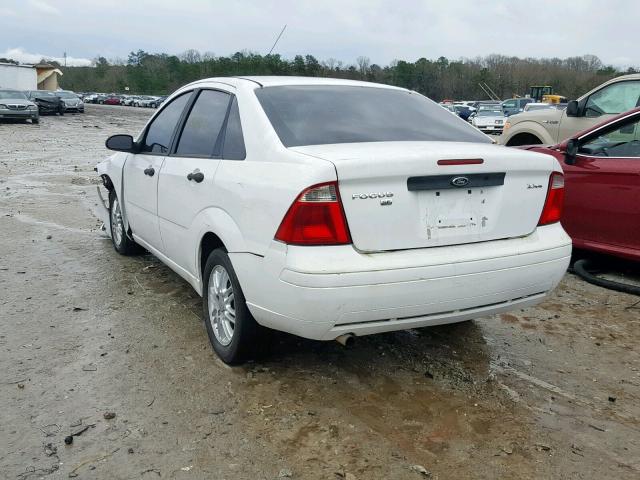 1FAFP34N76W256144 - 2006 FORD FOCUS ZX4 WHITE photo 3