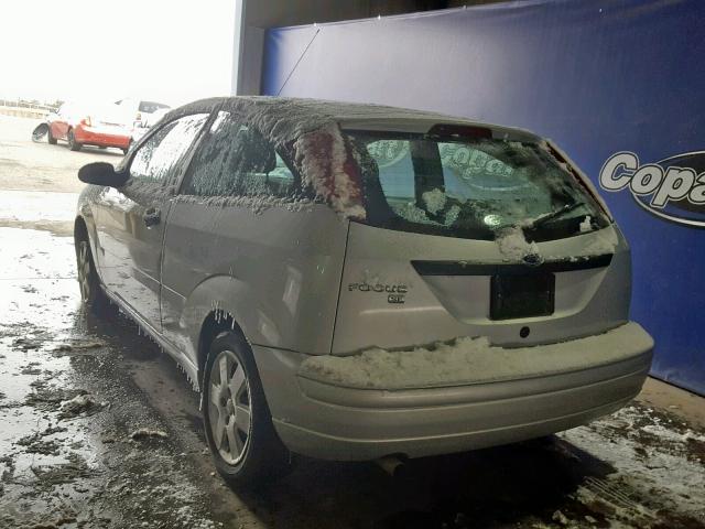 1FAHP31N77W209386 - 2007 FORD FOCUS ZX3 SILVER photo 3