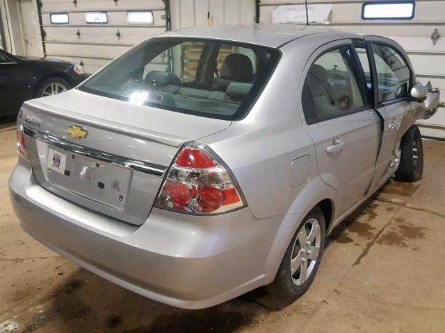 KL1TD56E09B627369 - 2009 CHEVROLET AVEO LS SILVER photo 4