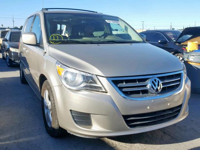 2V8HW34199R501093 - 2009 VOLKSWAGEN ROUTAN SE GOLD photo 1