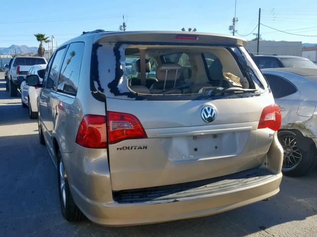 2V8HW34199R501093 - 2009 VOLKSWAGEN ROUTAN SE GOLD photo 3