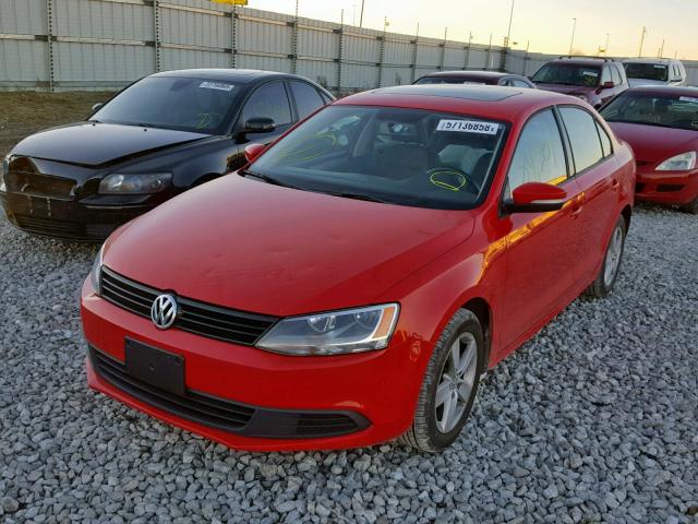 3VWLL7AJ8BM133798 - 2011 VOLKSWAGEN JETTA TDI RED photo 2